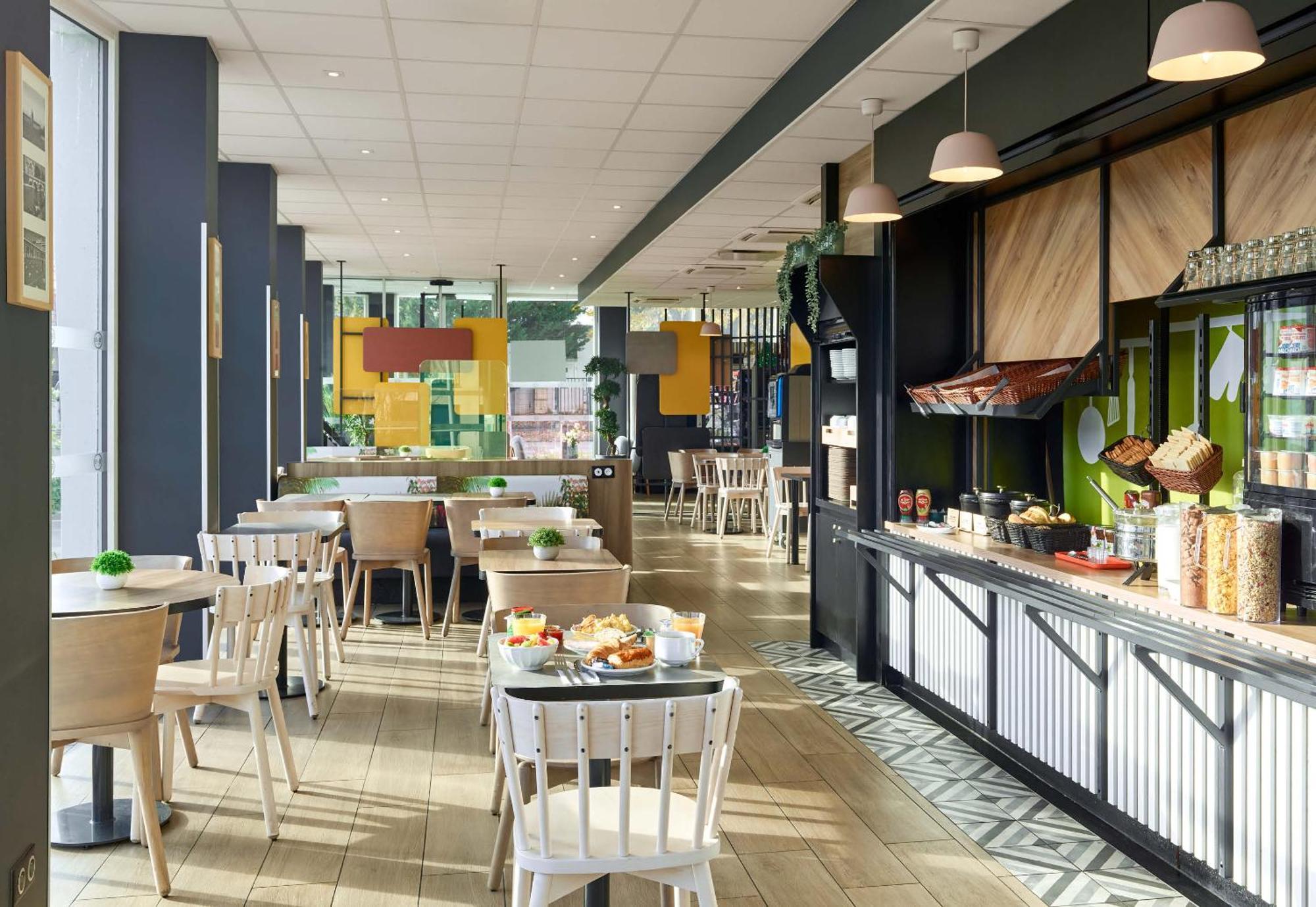 B&B Hotel Massy Gare Tgv Exteriör bild