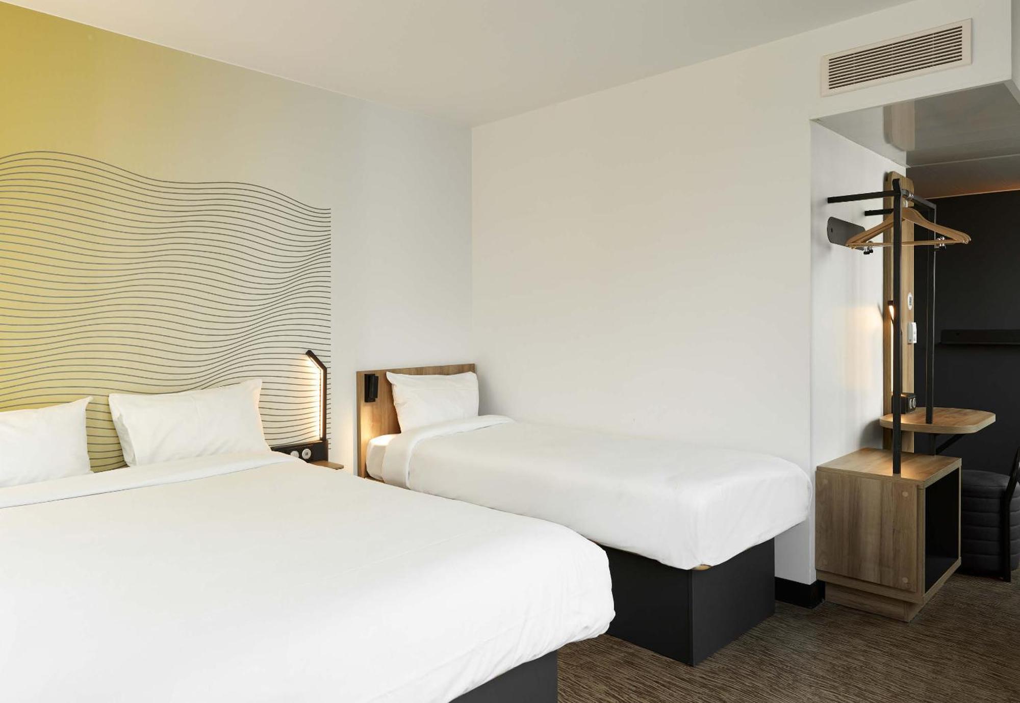 B&B Hotel Massy Gare Tgv Exteriör bild