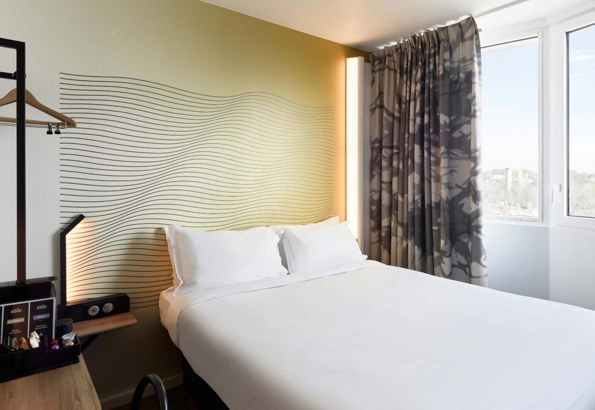 B&B Hotel Massy Gare Tgv Exteriör bild