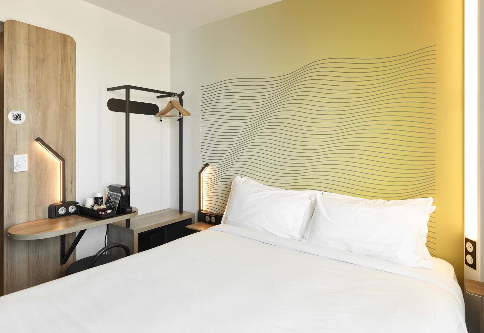 B&B Hotel Massy Gare Tgv Exteriör bild