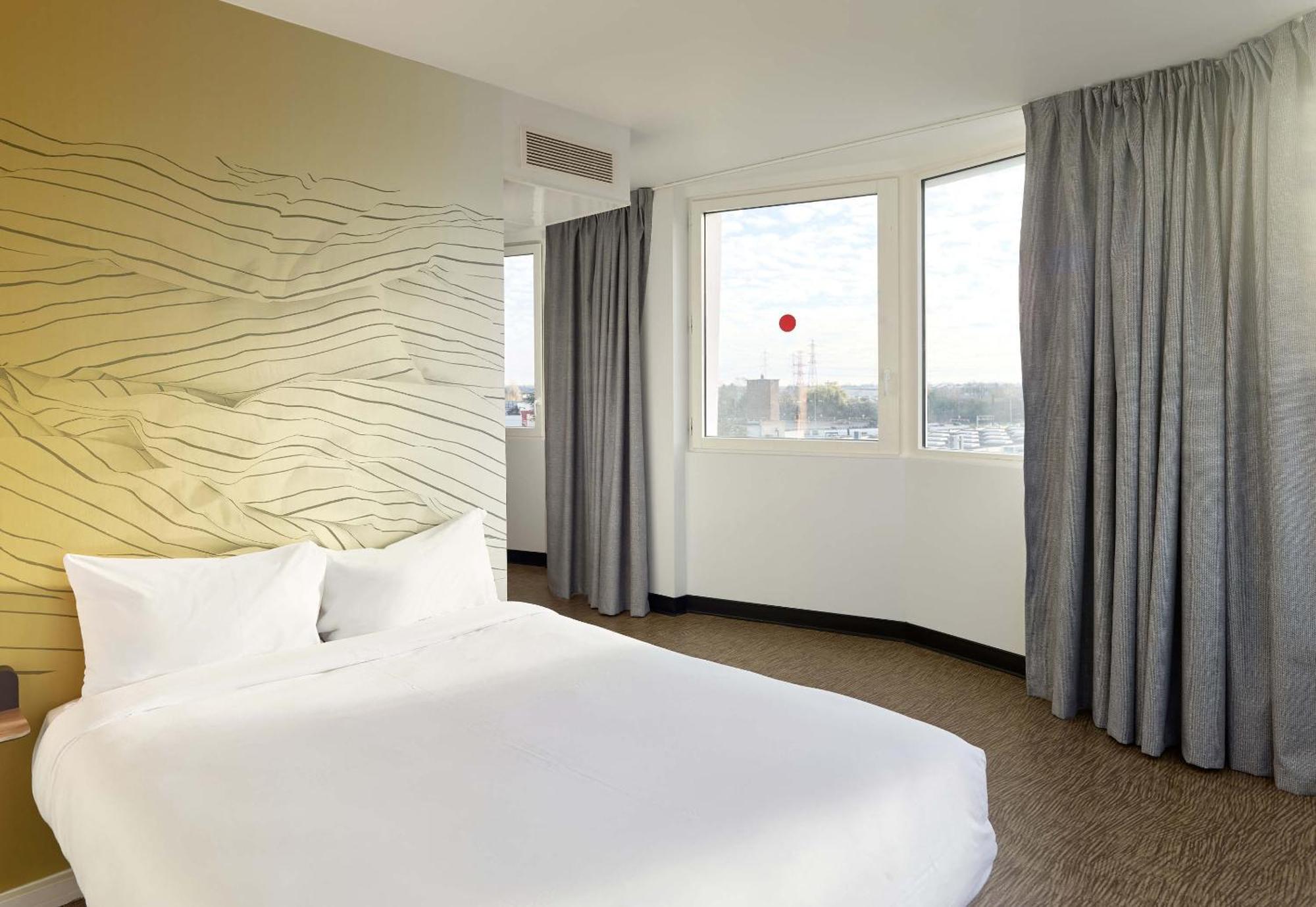 B&B Hotel Massy Gare Tgv Exteriör bild