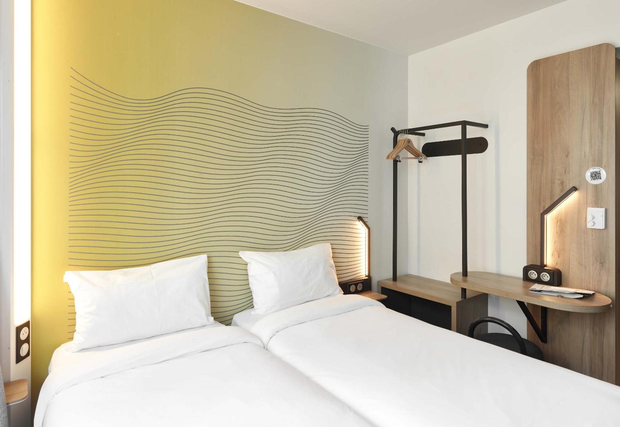 B&B Hotel Massy Gare Tgv Exteriör bild