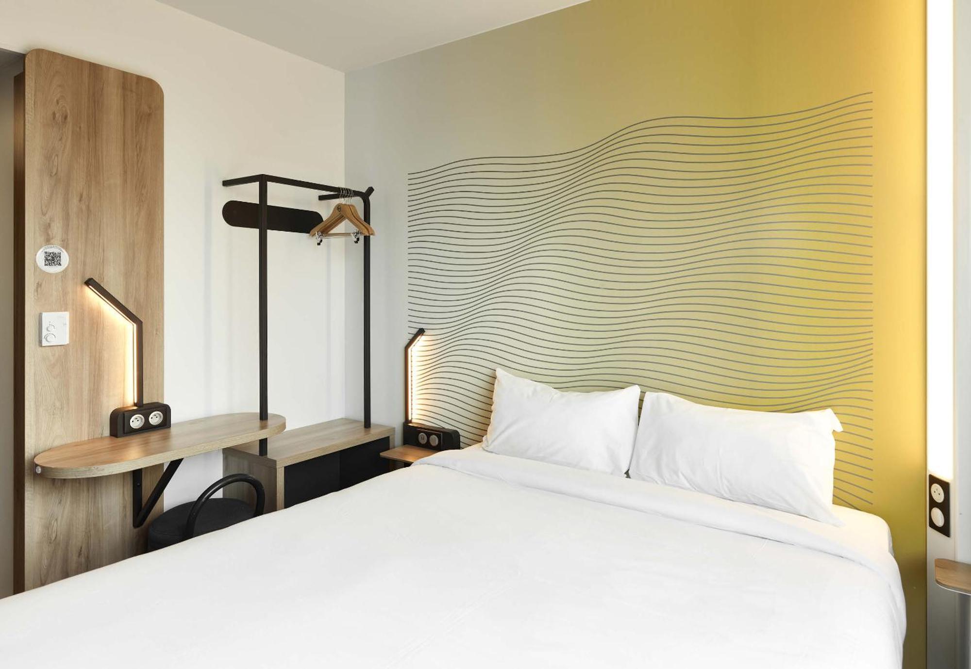 B&B Hotel Massy Gare Tgv Exteriör bild